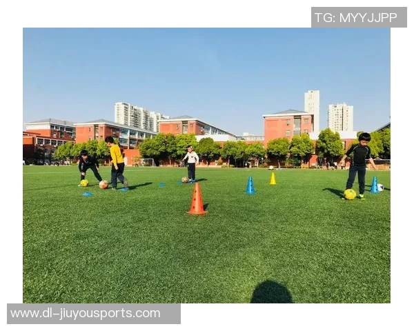 提升训练效率的足球教练水壶架设计与使用指南